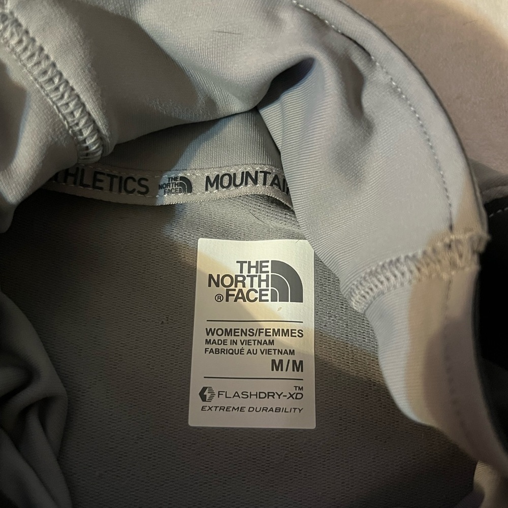 NorthFace TurtleNeck - Picture 3 of 3